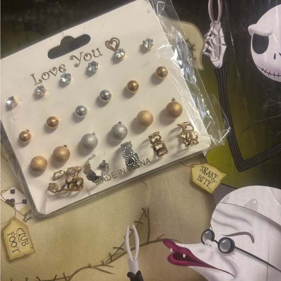 Assorted Stud Earrings Set - Picture 5 of 6